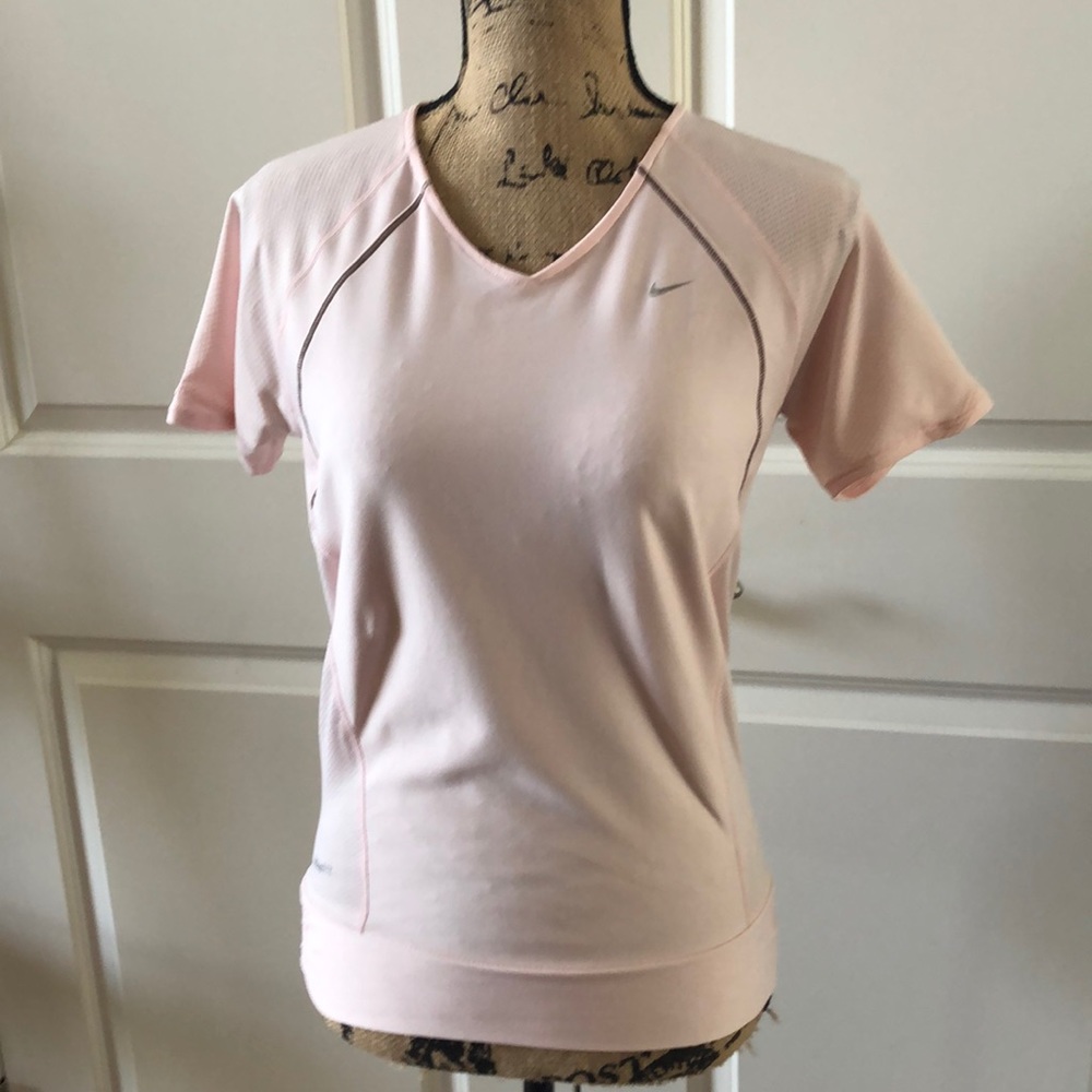 Nike Fit  top size Small in ballerina pink